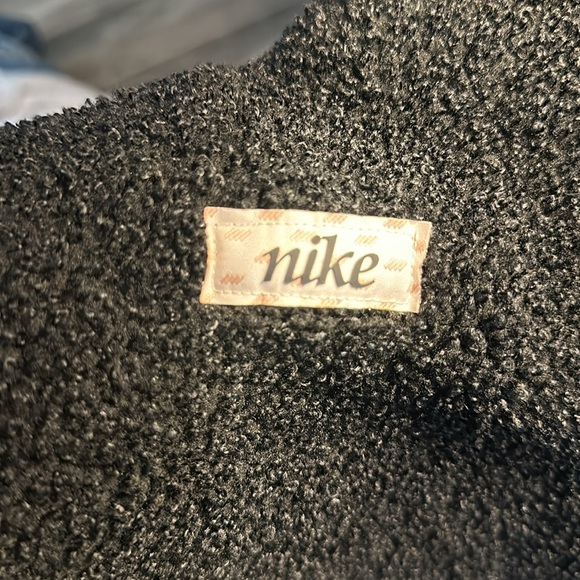 Nike Faux Fur Hooded Zip Up Jacket - Picture 8 of 8